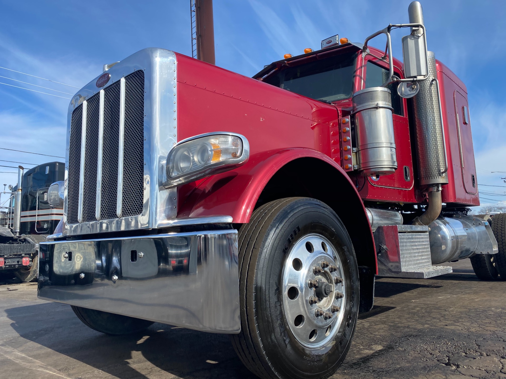 2010 PETERBILT 389 - Inventory